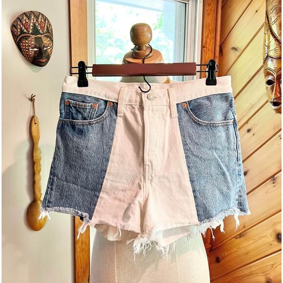 Levi's Two Tone Colorblock Wedgie Fit Cutoff Denim Jean Shorts Blue and White - Picture 2 of 8
